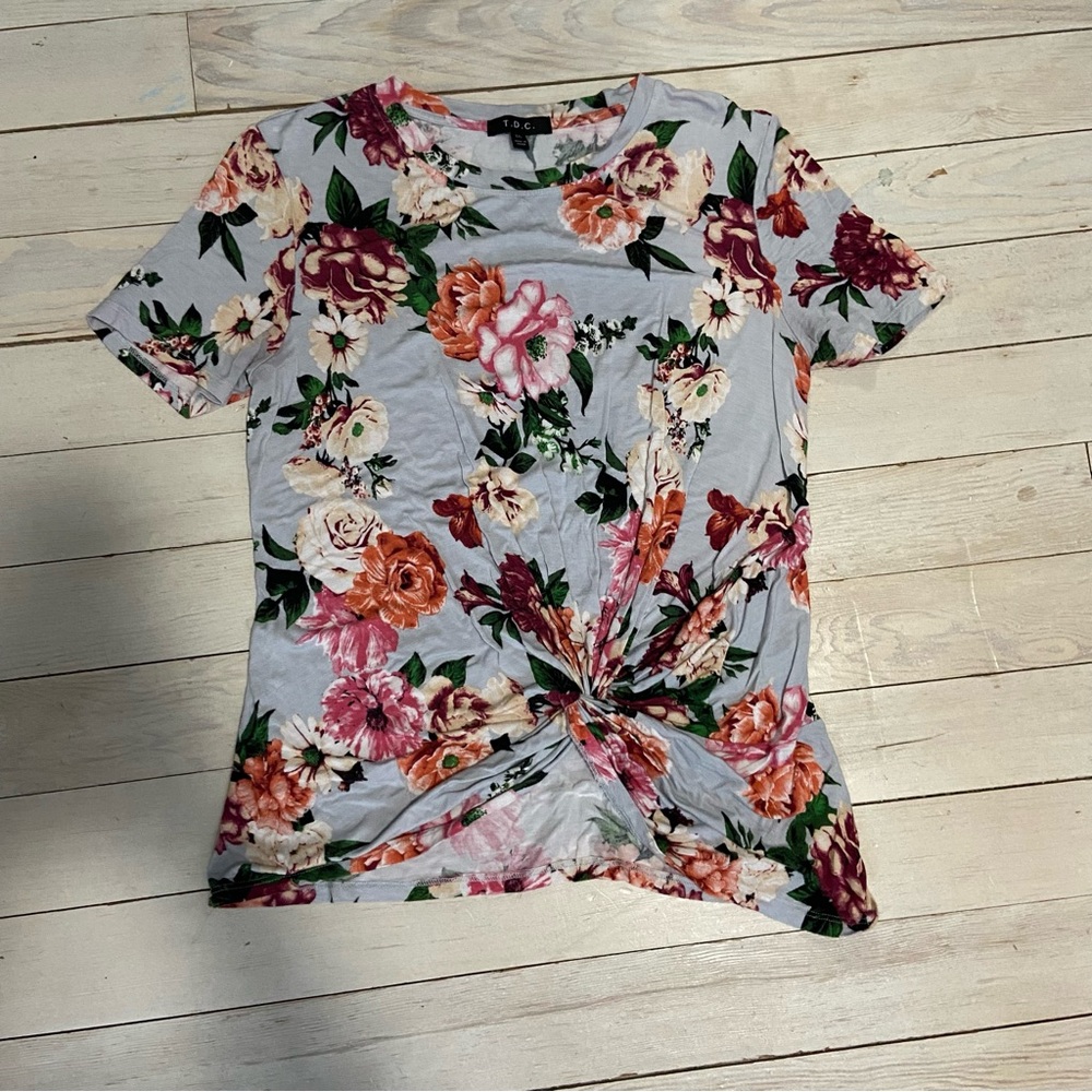 T.D.C/floral knotted shirt/size large
